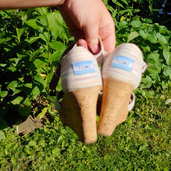 TOMS • Wedge Sandals Womens Stripe Summer Vacation Cute Fun Canvas Ankle Strap 6 - Picture 10 of 10